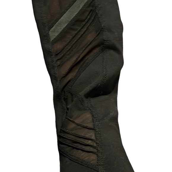 Alo Yoga Mesh High-Rise Leggings - Picture 9 of 10